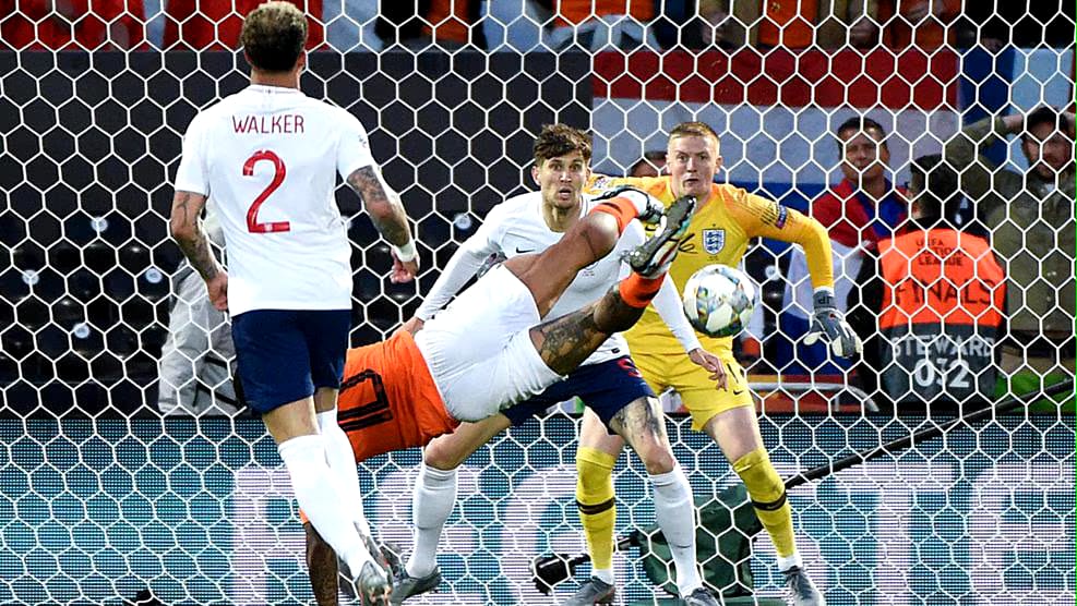 Angleterre Face Aux Pays-Bas : Autres Temps, Récits De Foot