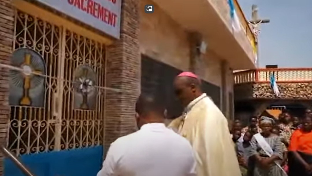 Paroisse D’Akassato : Inauguration Du Sanctuaire D’adoration En Présence De Mgr Houngbédji