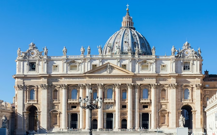 Vatican : Pape Léon XIV Dans Son Nouvel Appartement Au Palais Apostolique