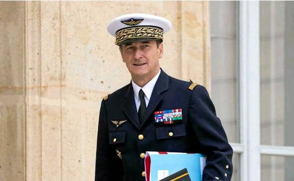France : Nouveau Chef Des Armées Nommé Par Macron