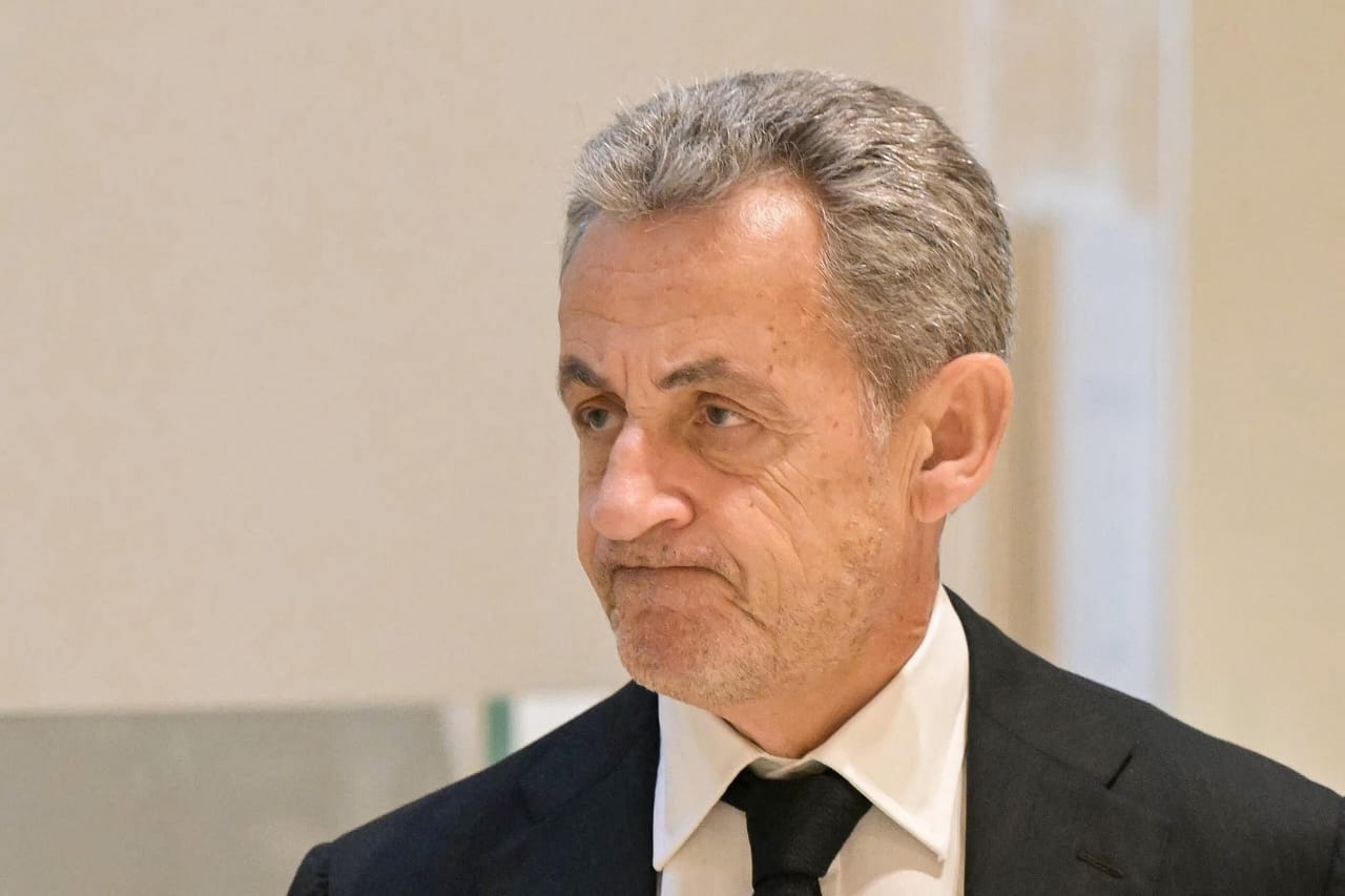 France : Sarkozy, Après Le Pouvoir Cinq Ans De Prison ( Un Détail Important À Quand Sa Mise En Cellule?)