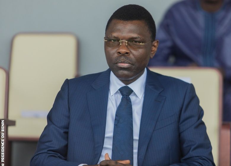Fonction Politique Et Carrière Professionnelle : Joseph Djogbénou : Entre Le Parlement Et Le Tableau à L'université